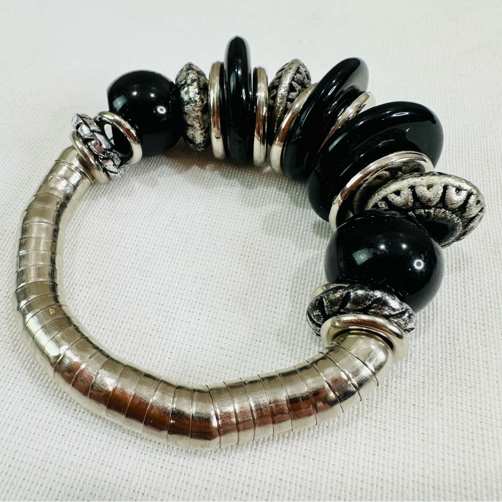 SILVER TONE BLACK BEADED BOHO CHIC STRETCH BRACELET NWOT FASHION CHUNKY GLAM ๐ค - Picture 5 of 8